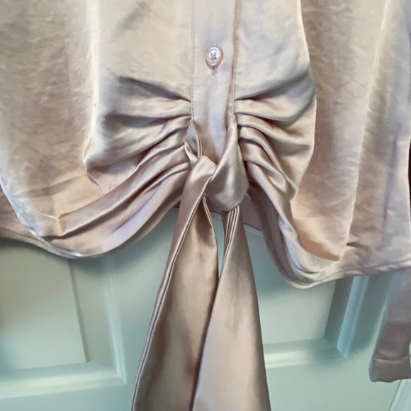 Express - Soft pink button down blouse - SMALL & BRAND NEW - Picture 3 of 6